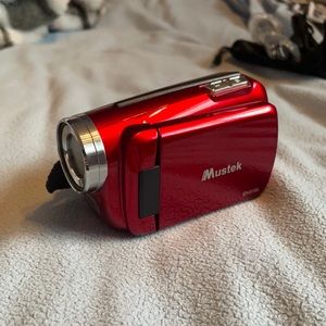 Mustek red video camera
